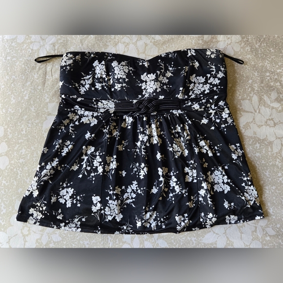 torrid Tops - Torrid Strapless Black and White Peplum Crop Top